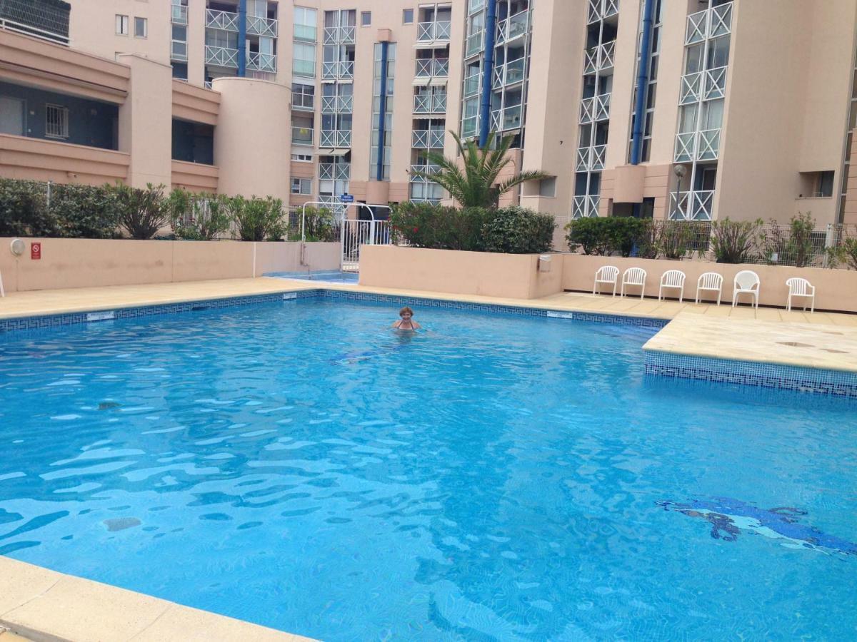 Résidence Avec Piscine Et Box, Vue Sur