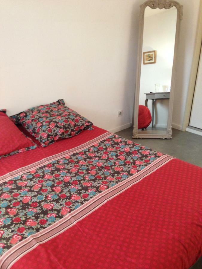 Appartement Résidence Avec Piscine Et Box, Vue Sur